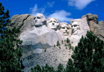 Mount Rushmore with carvings of heads of four US Presidents